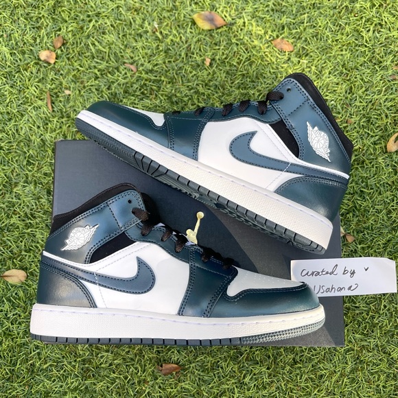 Nike Air Jordan 1 mid GS navy white shoes - Picture 2 of 5